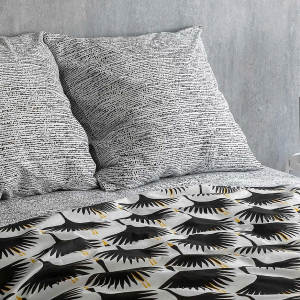 С какой частотой нужно стирать постельное белье: зависит от времени года